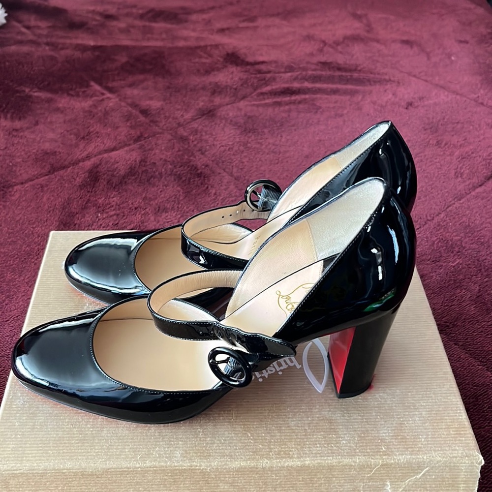 AUTHENTIC Christian louboutin heels